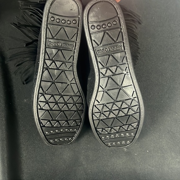 Minnetonka Women’s Zip Up High Top Boot (2917) - Picture 2 of 10